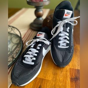 Gently used Nike Air Tailwind 79 Mens Black White Retro Tunning Shoe